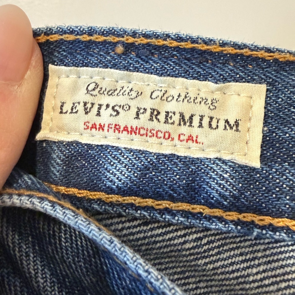 Levi’s High Rise Distressed Denim Shorts Button Fly Size- 26 - Picture 4 of 6